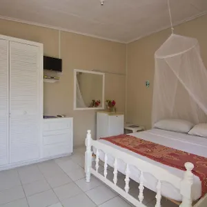 Keegans Beachside Hotel Bequia Island